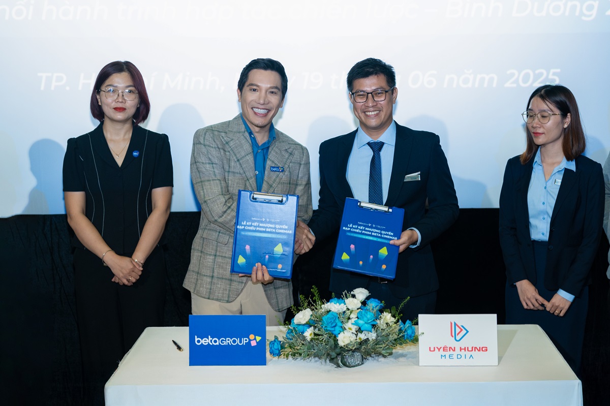 Đại diện Beta Group và đại diện Uyên Hưng Media